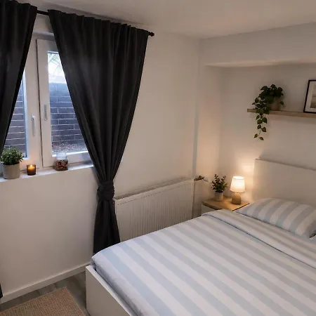 Souterrainwohnung In Neu Renoviert Daire